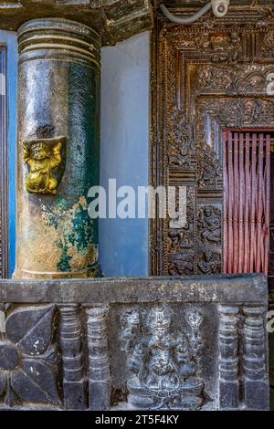 06 06 2015 Vintage Siddhesvara Temple, construit à la fin du 11e siècle de notre ère avec l'art Chalukya occidental, Haveri, Karnataka, Inde Asie. Banque D'Images