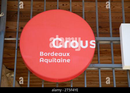 Bordeaux , France - 10 31 2023 : crous bordeaux aquitaine logo marque et signe texte Résidence étudiante dortoir et cantine en charge du social étudiant Banque D'Images