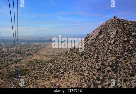 vues sur le granit rose de sandia peak et albuquerque depuis le tramway aérien sandia peak, albuquerque, nouveau mexique Banque D'Images