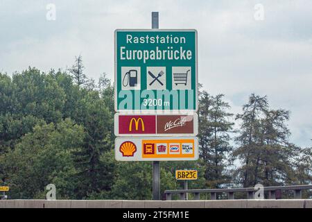 Die Brenner Autobahn A 13 ist eine Autobahn in Tirol und Teil der Europastraße 45. SIE bildet den österreichischen Teil der Brennerautobahn. Autobahn 13 *** l'autoroute du Brenner A 13 est une autoroute du Tyrol et fait partie de la route européenne 45 elle forme la partie autrichienne de l'autoroute du Brenner 13 Credit : Imago/Alamy Live News Banque D'Images