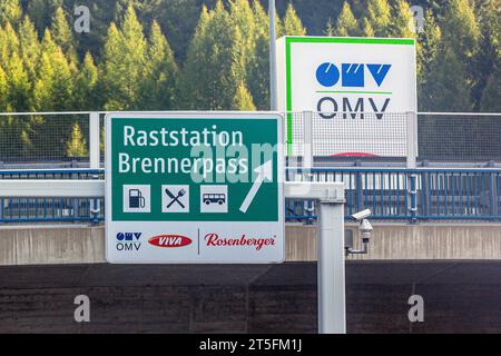 Die Brenner Autobahn A 13 ist eine Autobahn in Tirol und Teil der Europastraße 45. SIE bildet den österreichischen Teil der Brennerautobahn. Autobahn 13 *** l'autoroute du Brenner A 13 est une autoroute du Tyrol et fait partie de la route européenne 45 elle forme la partie autrichienne de l'autoroute du Brenner 13 Credit : Imago/Alamy Live News Banque D'Images