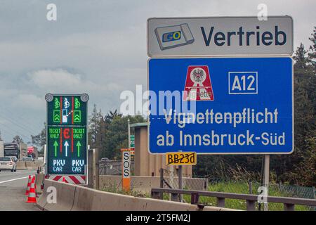 Die Brenner Autobahn A 13 ist eine Autobahn in Tirol und Teil der Europastraße 45. SIE bildet den österreichischen Teil der Brennerautobahn. Autobahn 13 *** l'autoroute du Brenner A 13 est une autoroute du Tyrol et fait partie de la route européenne 45 elle forme la partie autrichienne de l'autoroute du Brenner 13 Credit : Imago/Alamy Live News Banque D'Images