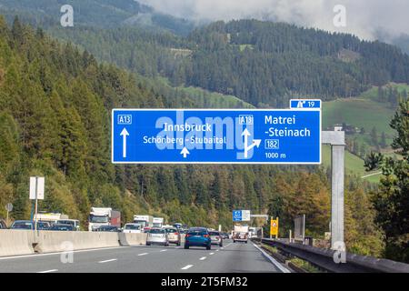 Die Brenner Autobahn A 13 ist eine Autobahn in Tirol und Teil der Europastraße 45. SIE bildet den österreichischen Teil der Brennerautobahn. Autobahn 13 *** l'autoroute du Brenner A 13 est une autoroute du Tyrol et fait partie de la route européenne 45 elle forme la partie autrichienne de l'autoroute du Brenner 13 Credit : Imago/Alamy Live News Banque D'Images