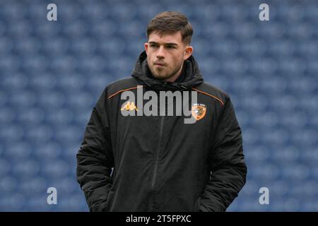 James Furlong #25 de Hull City inspecte le terrain avant le Sky Bet Championship Match West Bromwich Albion vs Hull City aux Hawthorns, West Bromwich, Royaume-Uni, le 4 novembre 2023 (photo Steve Flynn/News Images) Banque D'Images