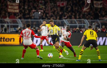 Dortmund, Allemagne. 04 novembre 2023. Niclas Füllkrug (BVB), Jamal Musiala (Muenchen), Dayot Upamecano (Muenchen) Borussia Dortmund - FC Bayern München 0 Banque D'Images