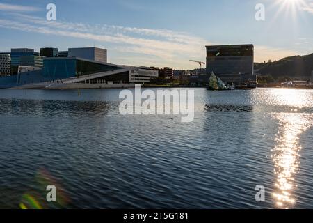 Oslo, Norvège : Opéra d'Oslo et musée Edvard Munch, lever du soleil Banque D'Images