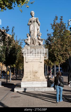 France, Aix-en-Provence, 31 octobre 2023. Statue des Arts et Sciences de François Truphème, monument historique de 1883 au cours Mirabeau, Aix-en-Provence Banque D'Images