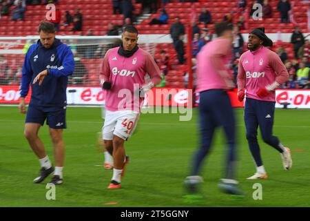 Nottingham, Royaume-Uni. 05 novembre 2023. Murillo #40 de Nottingham Forest lors de l'échauffement avant le match de Premier League Nottingham Forest vs Aston Villa au City Ground, Nottingham, Royaume-Uni, le 5 novembre 2023 (photo de Gareth Evans/News Images) à Nottingham, Royaume-Uni le 11/5/2023. (Photo Gareth Evans/News Images/Sipa USA) crédit : SIPA USA/Alamy Live News Banque D'Images