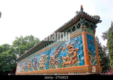 PÉKIN - 23 MAI : mur des neuf-dragons (Jiulongbi) au parc Beihai，le 23 mai 2014, Pékin, Chine Banque D'Images