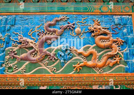 PÉKIN - 23 MAI : mur des neuf-dragons (Jiulongbi) au parc Beihai，le 23 mai 2014, Pékin, Chine Banque D'Images