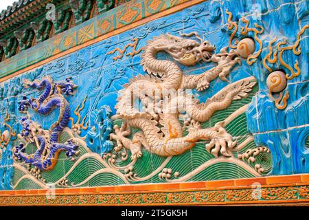 PÉKIN - 23 MAI : mur des neuf-dragons (Jiulongbi) au parc Beihai，le 23 mai 2014, Pékin, Chine Banque D'Images