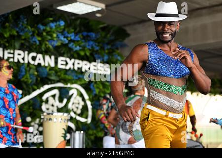 Sao Paulo, Brésil. 05 novembre 2023. Ambiance paddock - danseur. 05.11.2023. Formula 1 World Championship, Rd 21, Brazilian Grand Prix, Sao Paulo, Brésil, jour de la course. Le crédit photo doit se lire : XPB/Press Association Images. Crédit : XPB Images Ltd/Alamy Live News Banque D'Images