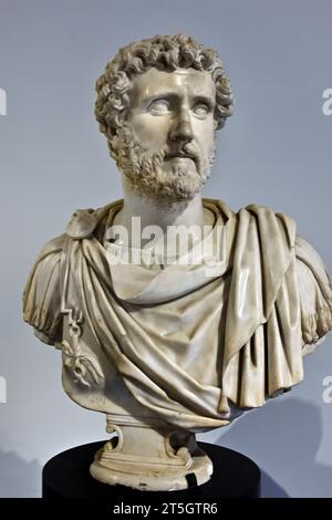 Empereur Antonius Pie - Titus Fulvius Aelius Hadrianus Antoninus Augustus Pie 86 AD – 161 AD Art romain Collection Farnèse - Musée archéologique national de Naples Italie. 2e siècle après JC du Temple de Mercure Palais impérial, Baiae, Banque D'Images