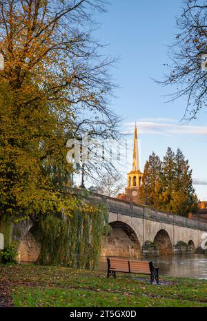 Wallingford à l'automne au lever du soleil. Oxfordshire, Angleterre Banque D'Images