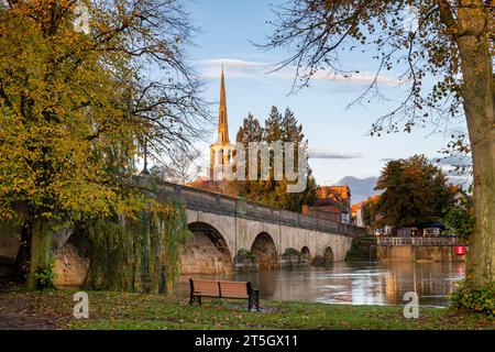 Wallingford à l'automne au lever du soleil. Oxfordshire, Angleterre Banque D'Images