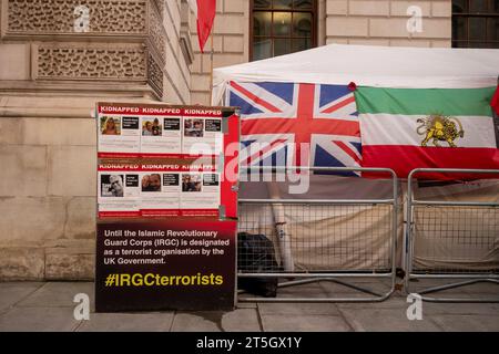 King Charles Street, Westminster, Londres Royaume-Uni. 5 novembre 2023. Asseyez-vous en journée. Action et campagne pour protéger les voix iraniennes et les droits de l'homme et contre le gouvernement iranien crédit : Rena Pearl/Alamy Live News Banque D'Images
