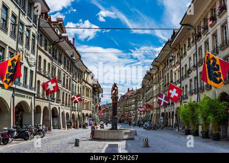 Bern enchanteur : où l'histoire rencontre la beauté pittoresque Banque D'Images