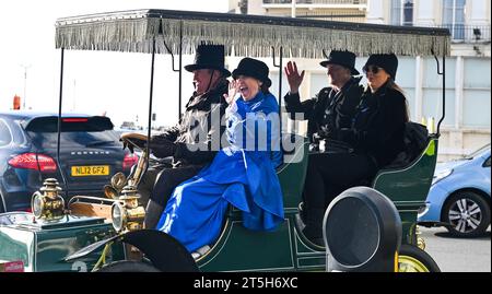 Brighton UK 5 novembre 2023 - Participez à cette année RM Sotheby's London to Brighton Veteran car Run commémorant la célèbre course d'émancipation de novembre 1896. : Crédit Simon Dack / Alamy Live News Banque D'Images