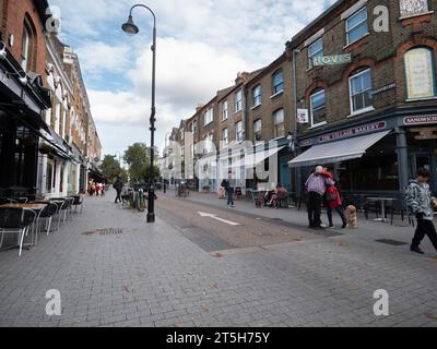 Espaces publics et apaisement de la circulation à Orford Road Walthamstow village Londres Royaume-Uni, Banque D'Images