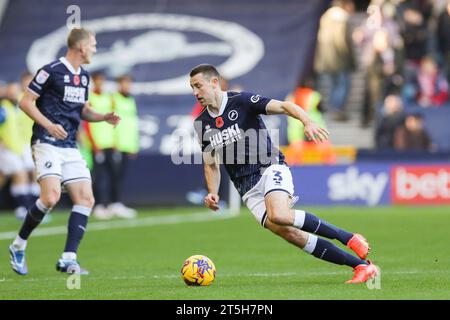 Londres, Royaume-Uni. 04 novembre 2023. Le défenseur de Millwall Murray Wallace (3 ans) en action lors du match du championnat de Millwall FC contre Southampton FC SKY BET EFL au Den, Londres, Angleterre, Royaume-Uni le 4 novembre 2023 Credit : Every second Media/Alamy Live News Banque D'Images