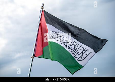 Washington, DC - 11-4-2023, drapeau palestinien à la Marche pro-Palestine Banque D'Images