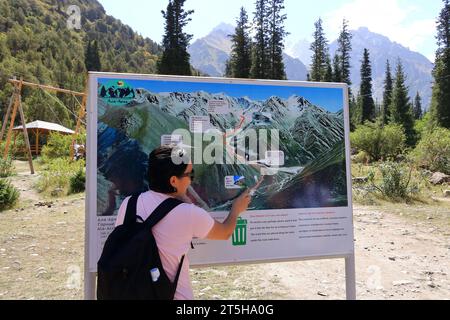 Août 19 2023 - Parc national d'Ala Archa, Kirghizistan en Asie centrale : Alplager dans le Parc national d'Ala Archa Banque D'Images