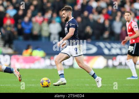 Londres, Royaume-Uni. 04 novembre 2023. L'attaquant de Millwall Zian Flemming (10 ans) en action lors du match du championnat Millwall FC contre Southampton FC SKY BET EFL au Den, Londres, Angleterre, Royaume-Uni le 4 novembre 2023 Credit : Every second Media/Alamy Live News Banque D'Images