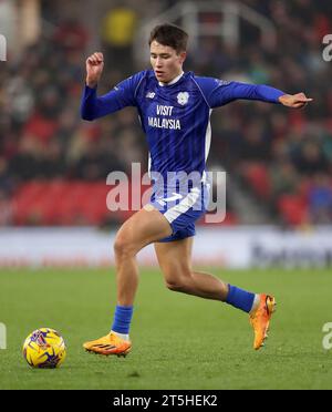 Rubin Colwill de Cardiff City en action lors du match du championnat Sky Bet au bet365 Stadium, Stoke. Date de la photo : Samedi 4 novembre 2023. Banque D'Images