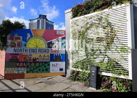 The Earls court Development Company's Living Wall en collaboration avec la National Portrait Gallery sur Old Brompton Road, SW Londres, Royaume-Uni Banque D'Images