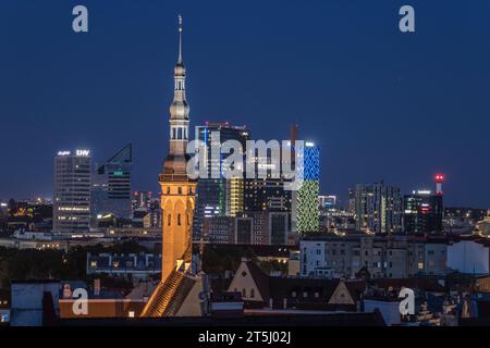 Point de vue de Kohtuotsa - Beffroi de l'Hôtel de ville et quartier des affaires Banque D'Images