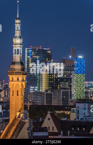 Point de vue de Kohtuotsa - Beffroi de l'Hôtel de ville et quartier des affaires Banque D'Images