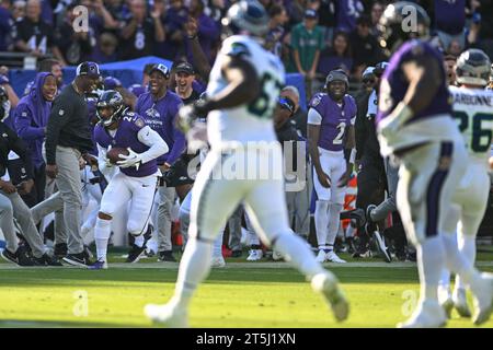 Baltimore, États-Unis. 05 novembre 2023. Geno Stone (26 ans) effectue une interception contre les Seahawks de Seattle lors de la première mi-temps au M&T Bank Stadium de Baltimore, Maryland, le dimanche 5 novembre 2023. Photo de David Tulis/UPI crédit : UPI/Alamy Live News Banque D'Images