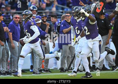 Baltimore, États-Unis. 05 novembre 2023. Geno Stone (26) célèbre une interception contre les Seahawks de Seattle lors de la première mi-temps au M&T Bank Stadium de Baltimore, Maryland, le dimanche 5 novembre 2023. Photo de David Tulis/UPI crédit : UPI/Alamy Live News Banque D'Images