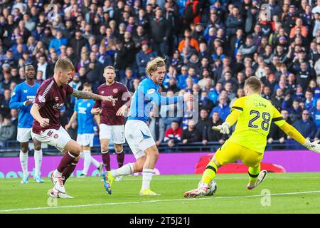 Glasgow, Royaume-Uni. 05 novembre 23. Glasgow, Royaume-Uni. Lors de la seconde des demi-finales via Play, les Rangers jouent contre Hearts à Hampden Park, Glasgow, Écosse, Royaume-Uni. Les Rangers ont gagné 3 - 1 avec deux buts de Tavernier et un de Scott Wright. Tavernier a marqué à partir d'un penalty et d'une faute de pièce. Shankland a marqué pour les coeurs d'un penalty. Les Rangers jouent à Aberdeen en finale le 17 décembre 2023 Credit : Findlay/Alamy Live News Banque D'Images