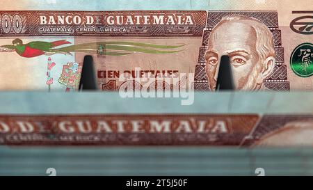 Guatemala argent quetzal paquet d'argent 3d illustration. 100 paquets de billets de banque GTQ. Concept de finance, trésorerie, crise économique, réussite commerciale, récréation Banque D'Images