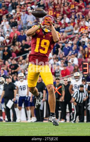 Le Wide Receiver de l'USC Trojans Duce Robinson (19) manque une prise lors d'un match de football de la NCAA contre les Huskies de Washington, samedi 4 novembre 2023, AT Banque D'Images