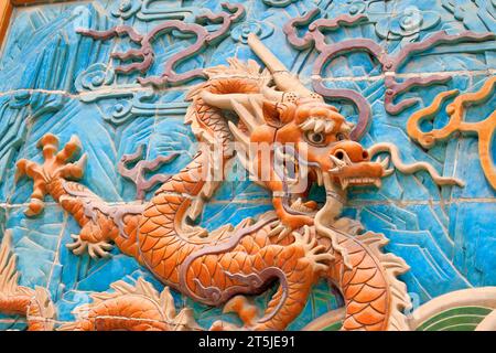 PÉKIN - 23 MAI : mur des neuf-dragons (Jiulongbi) au parc Beihai，le 23 mai 2014, Pékin, Chine Banque D'Images