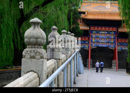 PÉKIN - 23 MAI : Pont de pierre de l'île de Qionghua dans le parc Beihai，le 23 mai 2014, Pékin, Chine Banque D'Images