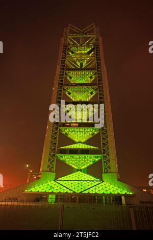 PÉKIN - 24 MAI : Tour LingLong dans le parc olympique de Pékin, le 24 mai 2014, Pékin, Chine Banque D'Images