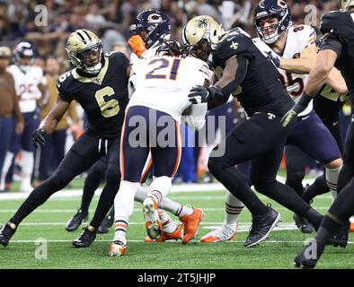 La Nouvelle-Orléans, États-Unis. 05 novembre 2023. Carl Granderson (96) affronte le repêcheur des Chicago Bears d'Onta Foreman (21) lors d'un match de la National football League au Caesars Superdome à la Nouvelle-Orléans, Louisiane, le dimanche 5 novembre 2023. (Photo de Peter G. Forest/Sipa USA) crédit : SIPA USA/Alamy Live News Banque D'Images