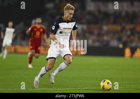 Rome, Italie. 05 novembre 2023. Pontus Almqvist de l'U.S. Lecce lors de la 11e journée du Championnat de Serie A entre A.S. Roma et U.S. Lecce le 5 novembre 2023 au Stade Olympique de Rome, en Italie. Crédit : Agence photo indépendante/Alamy Live News Banque D'Images