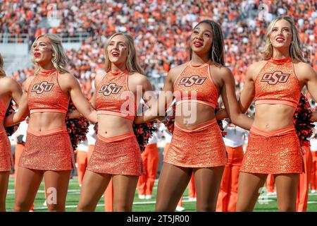 Stillwater, Oklahoma, États-Unis. 04 novembre 2023. L'Oklahoma State se prépare avant un match de football entre les Oklahoma Sooners et les Oklahoma State Cowboys au Boone Pickens Stadium à Stillwater, Oklahoma. Gray Siegel/CSM/Alamy Live News Banque D'Images