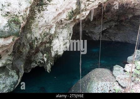 Belle vue sur le parc national des 3 yeux à Santo Domingo - République Dominicaine- lagune sous-marine, grottes, jardins Banque D'Images