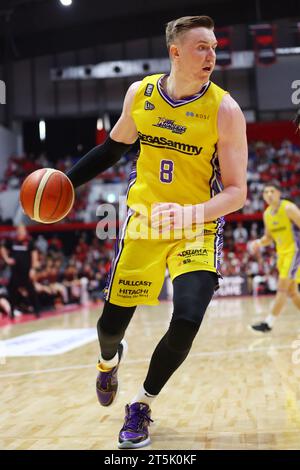 Arena Tachikawa Tachihi, Tokyo, Japon. 3 novembre 2023. Josh Hawkinson (Sunrockers), 3 NOVEMBRE 2023 - Basketball : match de la B.LEAGUE B1 2023-24 entre Alvark Tokyo - Sunrockers Shibuya à l'Arena Tachikawa Tachihi, Tokyo, Japon. Crédit : YUTAKA/AFLO SPORT/Alamy Live News Banque D'Images