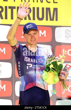 Saitama, Japon. 5 novembre 2023. Le cycliste britannique Chris Froome d'Israel-Premier Tech réagit au public en recevant le prix du meilleur prix agressif lors de la cérémonie de remise du Tour de France Saitama Criterium 2023 à Saitama, dans la banlieue de Tokyo, le dimanche 5 novembre 2023. (Photo de Yoshio Tsunoda/AFLO) crédit : AFLO Co. Ltd./Alamy Live News Banque D'Images