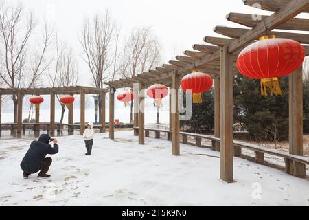 Comté de Luannan - 19 février 2019 : les touristes jouent dans le parc, comté de Luannan, province du Hebei, Chine Banque D'Images