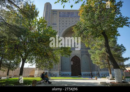 Samarkand, Ouzbékistan - 1 novembre 2023 : Mosquée Bibi-Khanym à Samarkand, Ouzbékistan. Banque D'Images