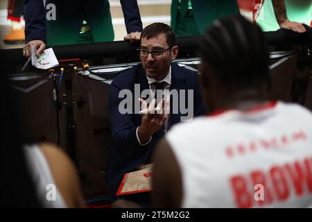 Varese, Italie. 05 novembre 2023. Tom Bialaszewski pendant Openjobmetis Varese vs Banco di Sardegna Sassari, match italien de basket-ball Serie A à Varese, Italie, novembre 05 2023 crédit : Agence de photo indépendante/Alamy Live News Banque D'Images