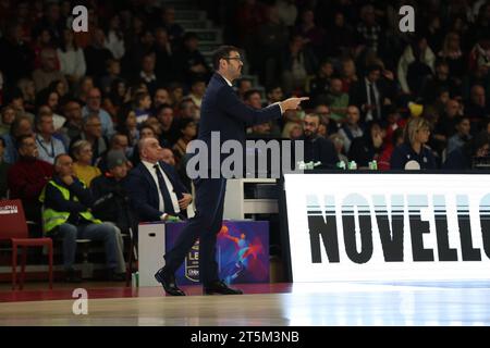 Varese, Italie. 05 novembre 2023. Tom Bialaszewski pendant Openjobmetis Varese vs Banco di Sardegna Sassari, match italien de basket-ball Serie A à Varese, Italie, novembre 05 2023 crédit : Agence de photo indépendante/Alamy Live News Banque D'Images