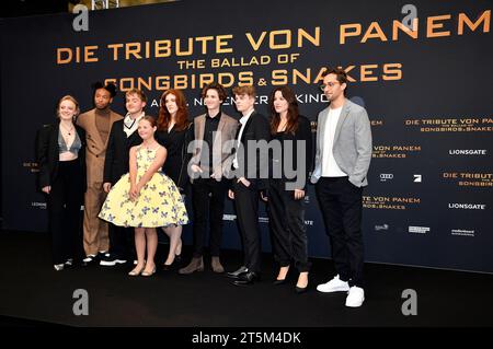 Luna Kuse, Dimitri Abold, Kjell Brutscheidt, Sofia Sanchez, Irene Böhm, Cooper Dillon, Tim Torok, Flora Thiemann und Raphael Zari BEI der Premiere des Kinofilms 'Die Tribute von Panem - The Ballad of Songbirds & Snakess' im Zoo Palast. Berlin, 05.11.2023 Banque D'Images